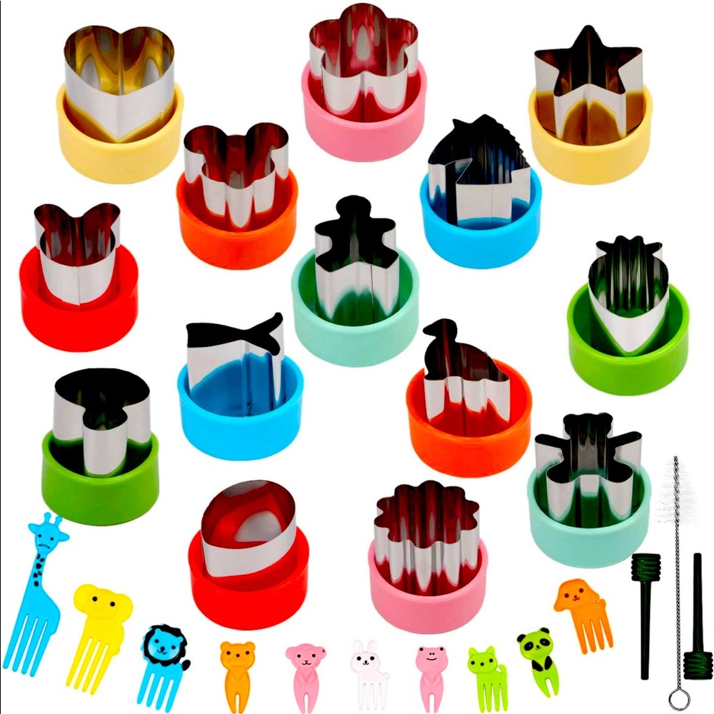 ‼️SOLD ON Ⓜ️Vegetable and Fruit Cutter Shapes Set